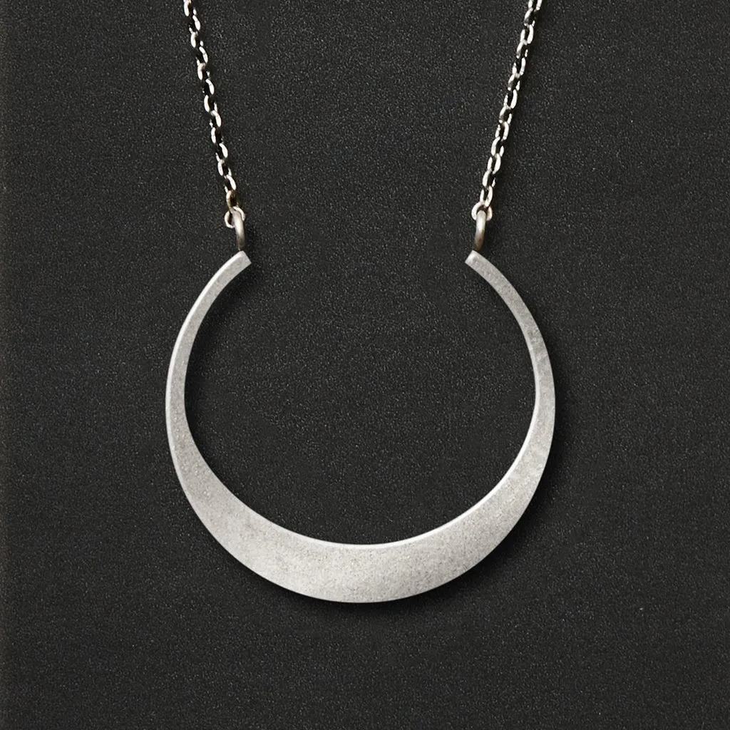 Refined Neck Crescent/Silver